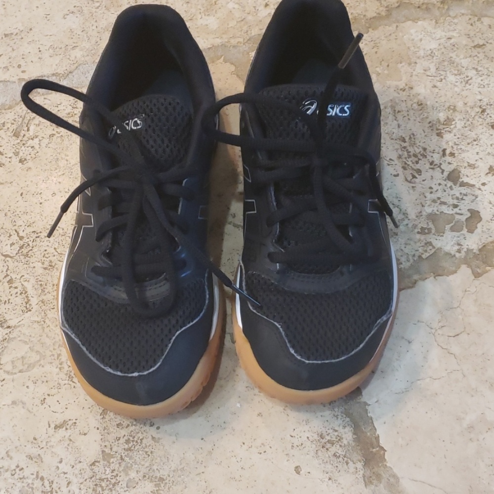 Asics volleyball shoes